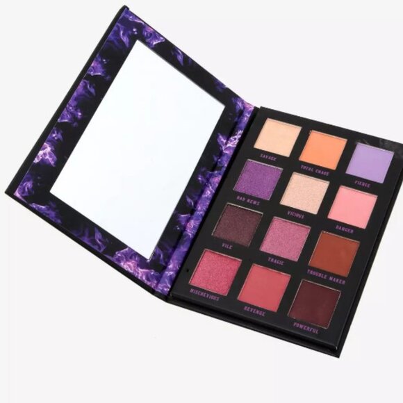 BD 2 for 24$ - NEW Hot Topic Disney Villains Eyeshadow palette - Picture 1 of 6